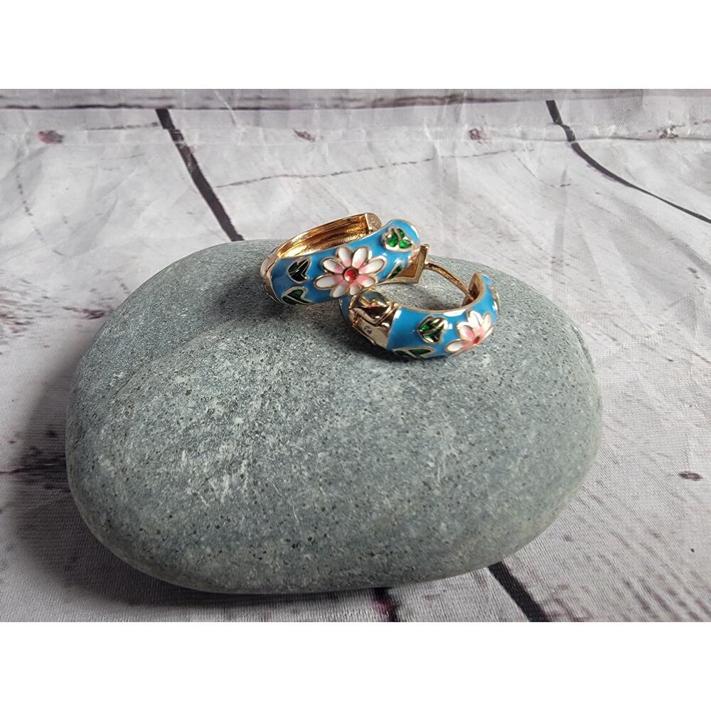 Vintage Brass Gold Tone Floral Flowers Cloisonne Hoop Earrings Blue Pink